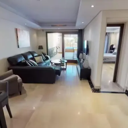 公寓 Departamento En Complejo Residencial Bahia Del Plata, Estepona, Espana