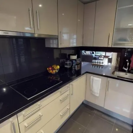 Departamento En Complejo Residencial Bahia Del Plata, Estepona, Espana