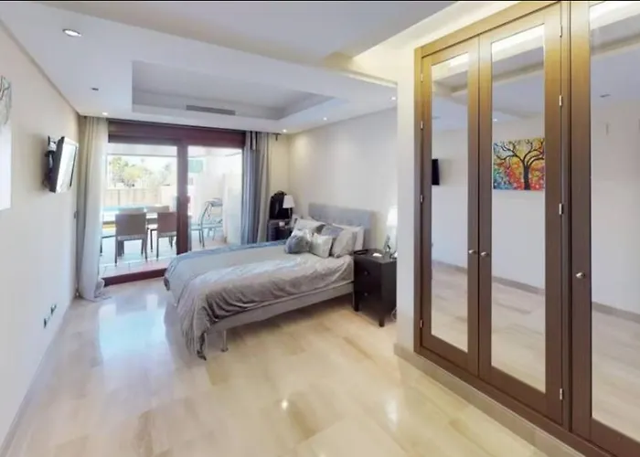 Departamento En Complejo Residencial Bahia Del Plata, Estepona, Espana شقة