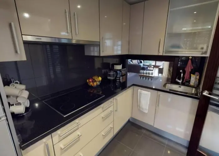 Departamento En Complejo Residencial Bahia Del Plata, Estepona, Espana